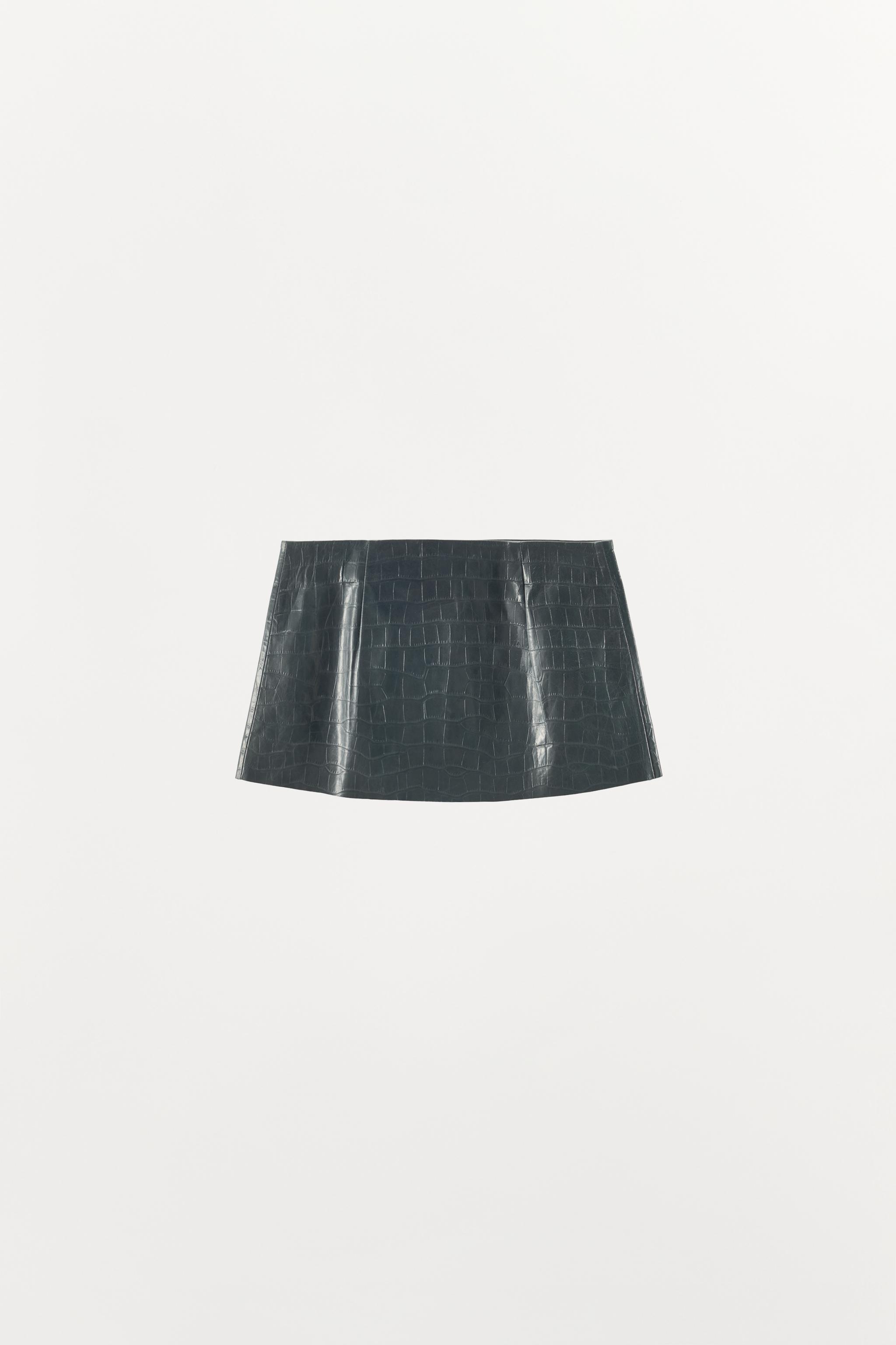 100% EMBOSSED LEATHER SKIRT BELT